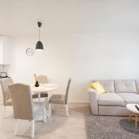 Tuomenkartano By Hiekka Apartment